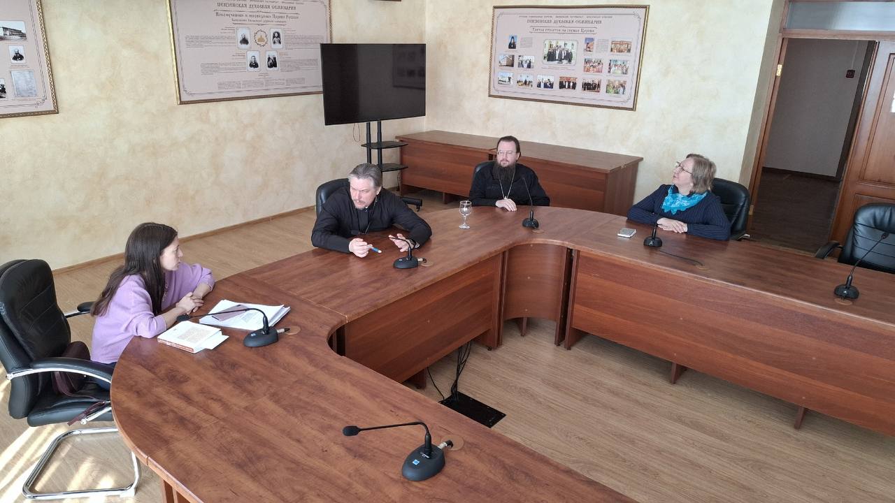 Преподаватели и студенты Пензенской духовной семинарии приняли участие в Международном интерактивном телемосте «Образ женщины в православной традиции» 