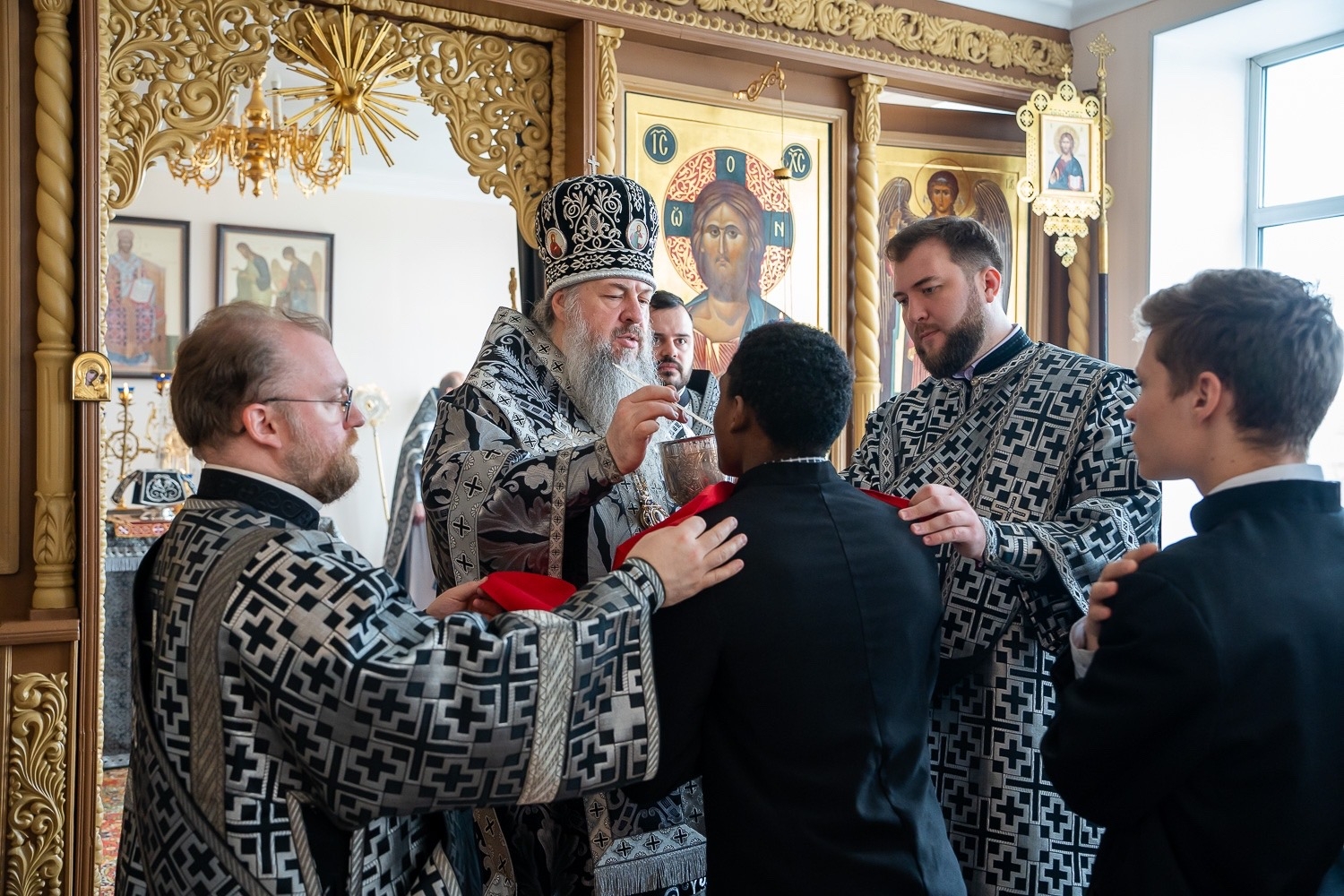 В Великий понедельник митрополит Серафим совершил Литургию Преждеосвященных Даров в храме святителя Иннокентия Иркутского при Пензенской духовной семинарии