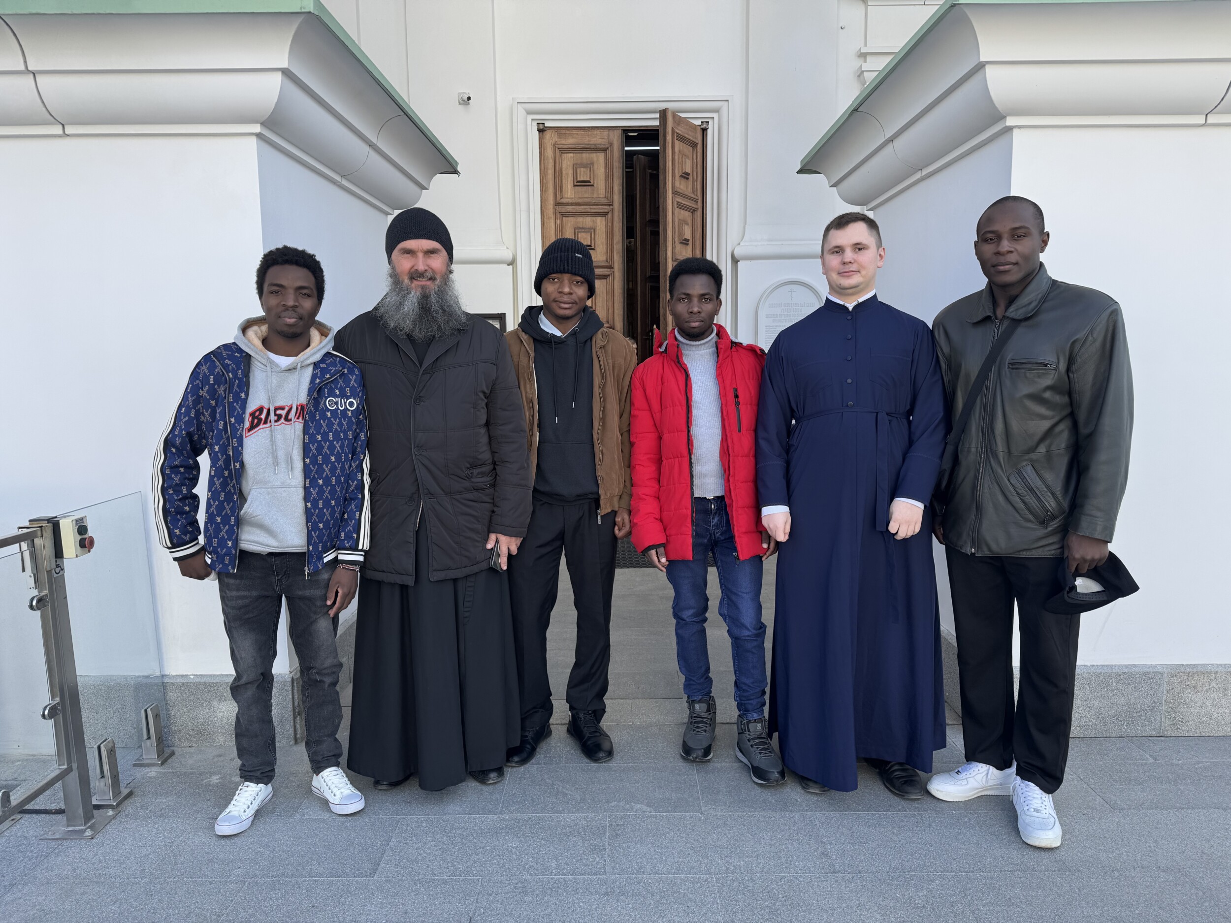 В Светлый Четверг иностранные студенты Пензенской духовной семинарии посетили храмы областного центра