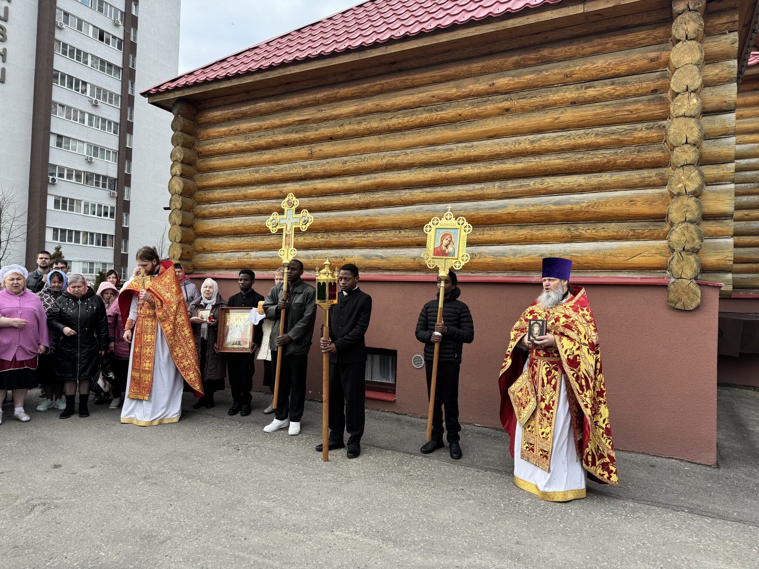 Богослужение в Светлую Пятницу и экскурсия в храмовом комплексе преподобного Вениамина Печерского