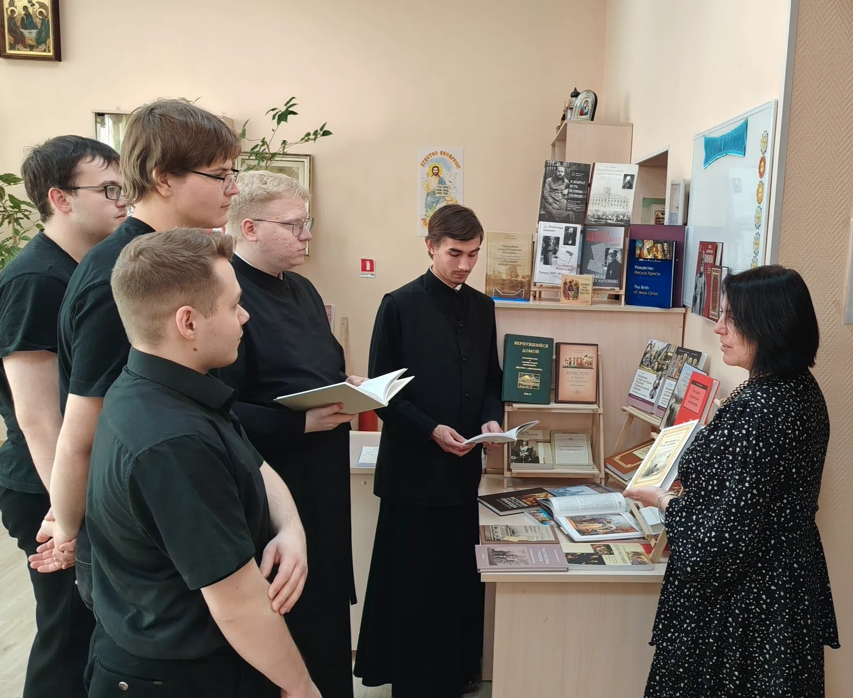 В библиотеке Пензенской духовной семинарии представлена выставка новых поступлений